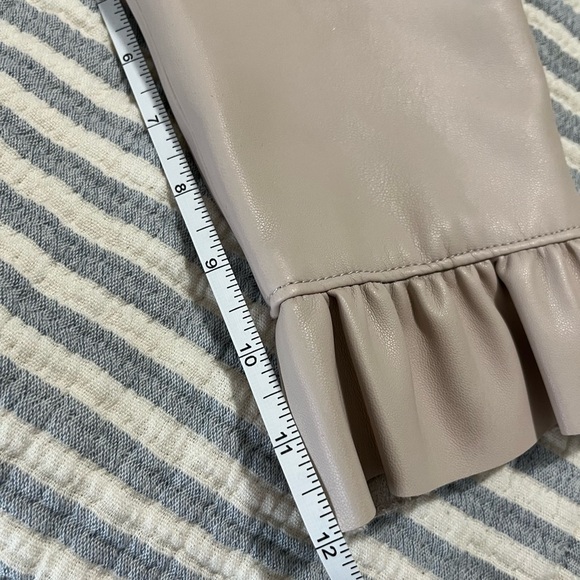 ❤️🔥 HOST PICK ❤️🔥 Zara faux leather blush colour cropped jacket. Size L - Picture 14 of 16